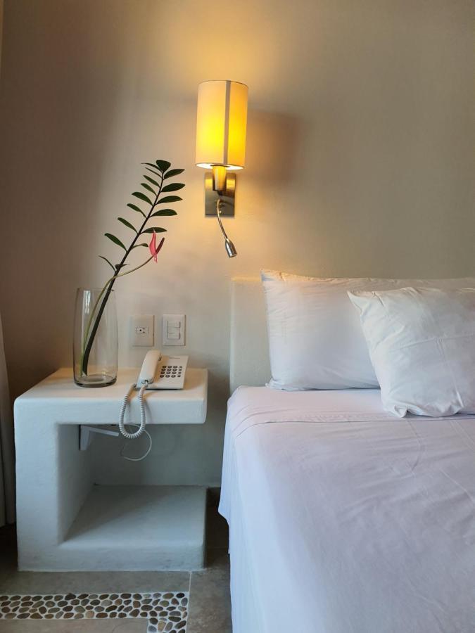 Lydmar Boutique Hotel Zihuatanejo Exterior photo